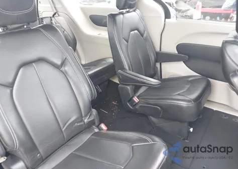 2021 Chrysler Voyager Lxi z USA, uszkodzony, nr VIN 2C4RC1DG2MR505612